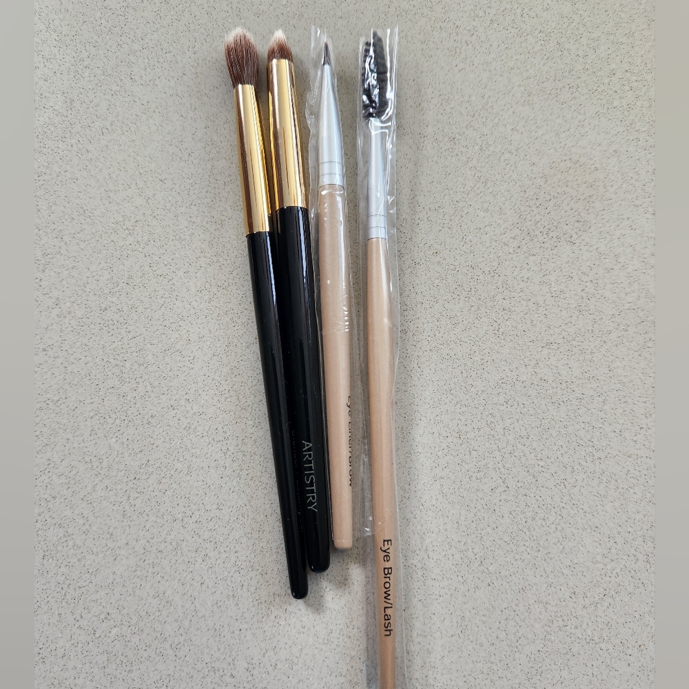 NEW Artistry Brushes - 4 PCS